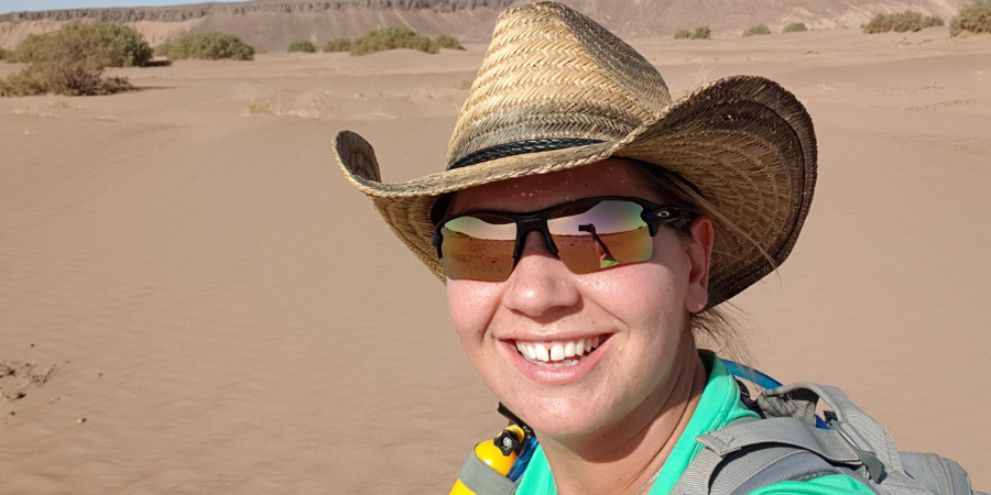 Jas in the Sahara desert